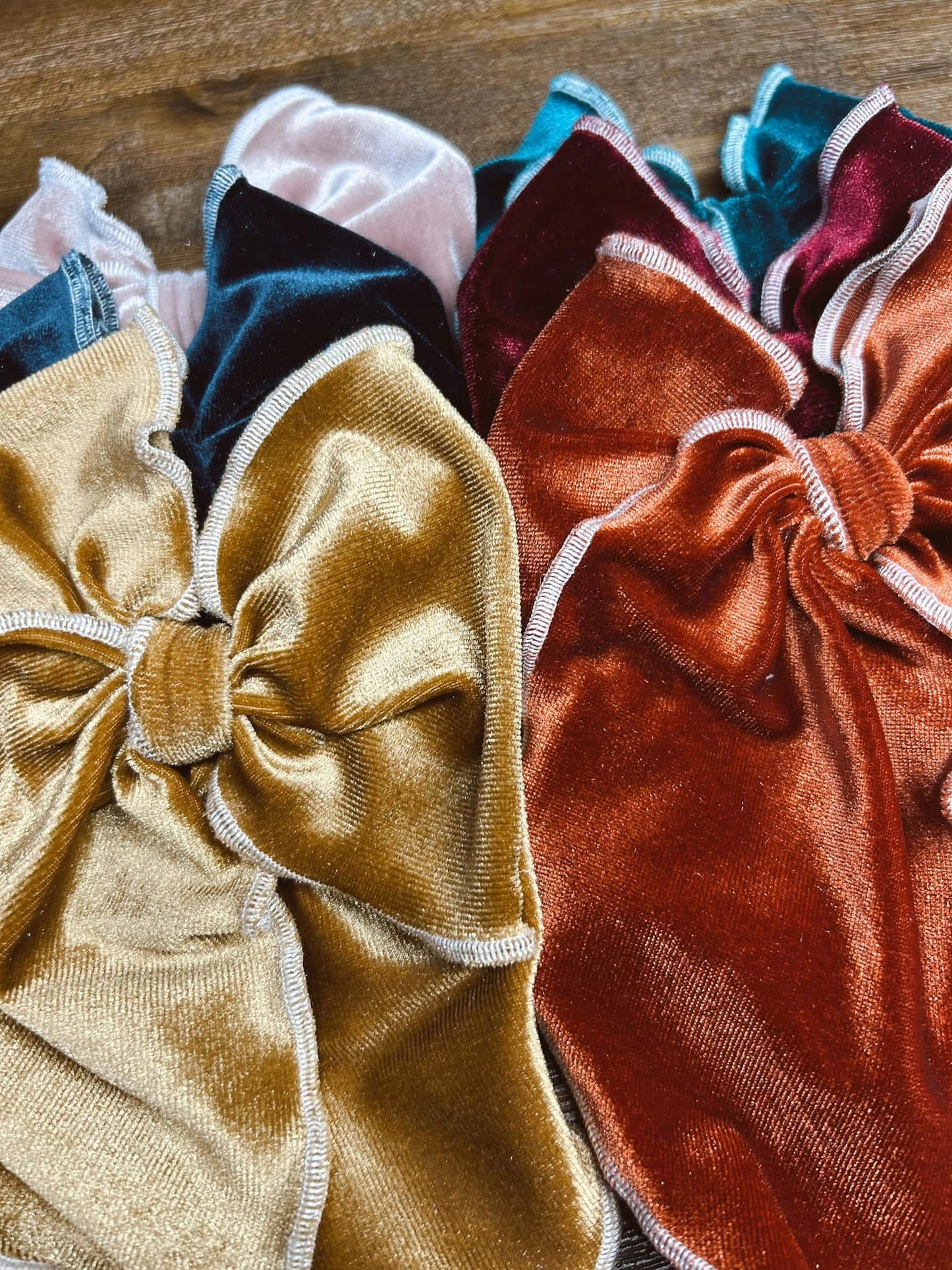 VELVET BOWS / MYSTERY COLOR