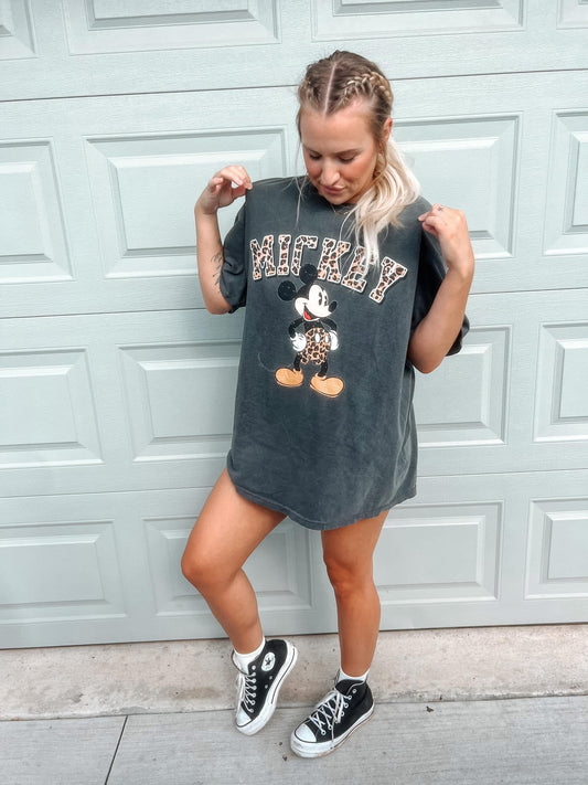 LEOPARD MICK COMFORT COLORS TEE