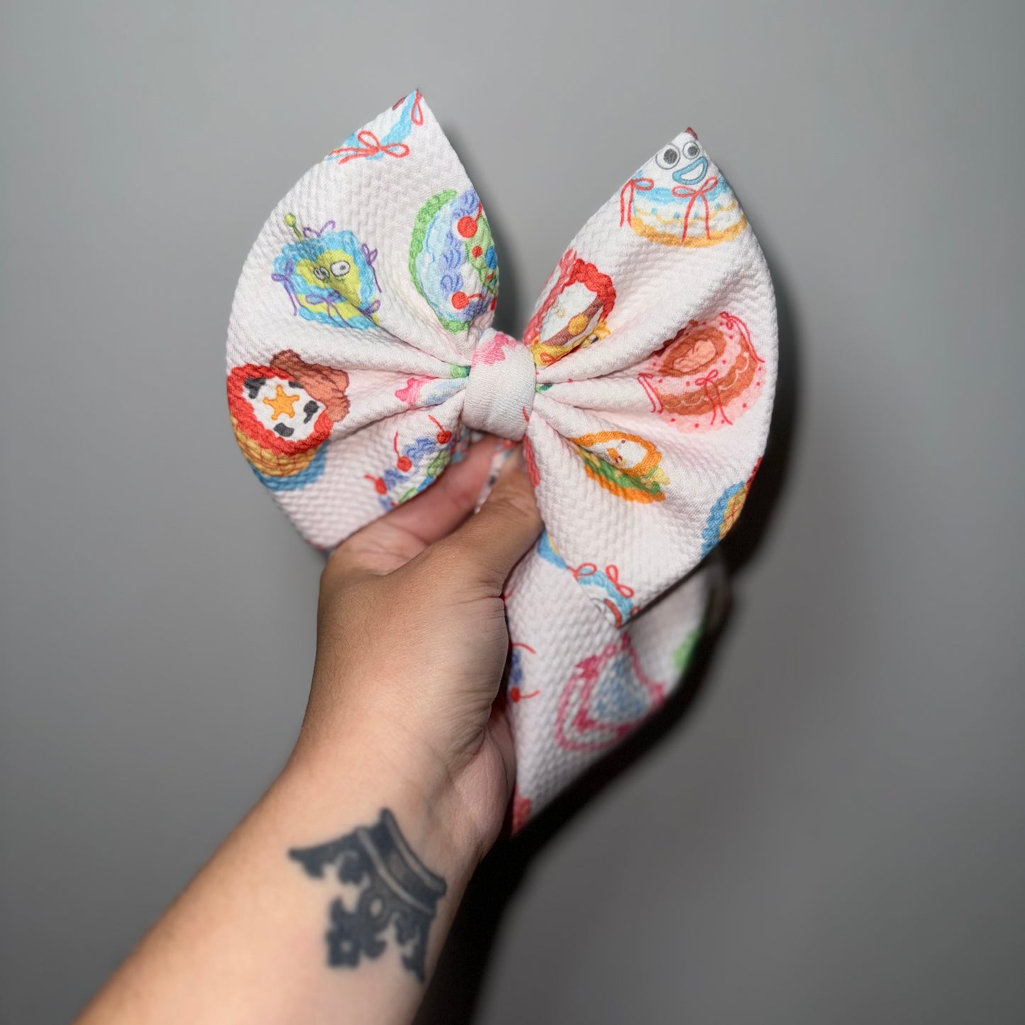 TOY CAKES BOW